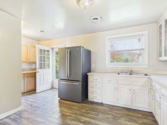 Building Photo - 2010 Cleary Rd