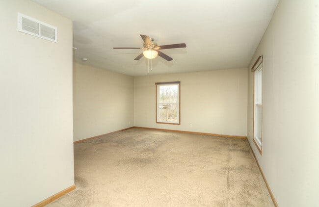 Building Photo - 1070 Center Dr