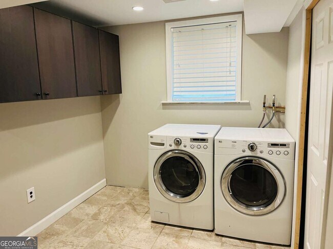 Building Photo - 2472 Ramblewood Ct
