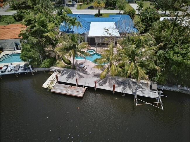 Building Photo - 2801 Coral Shores Dr