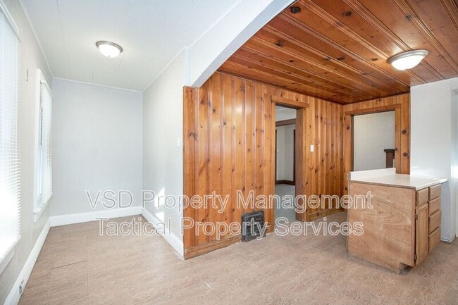 Building Photo - 2078-2018 18th St SW