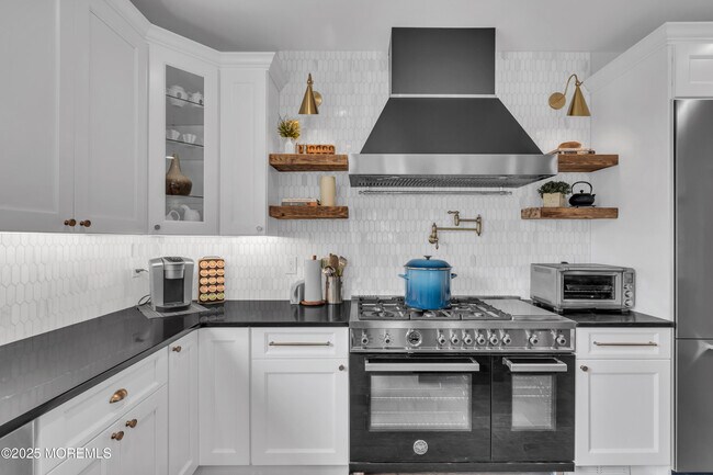 Building Photo - 2118 Edgewood Pl