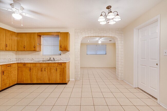 Building Photo - 3/2 Home in Daytona Beach