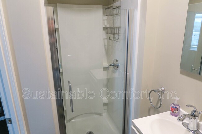 Building Photo - 44 Gage St