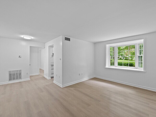 Building Photo - Sought-After fully remodeled Park Glen Condo Living in Arlington!