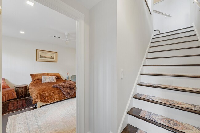 Building Photo - 347 Varick St