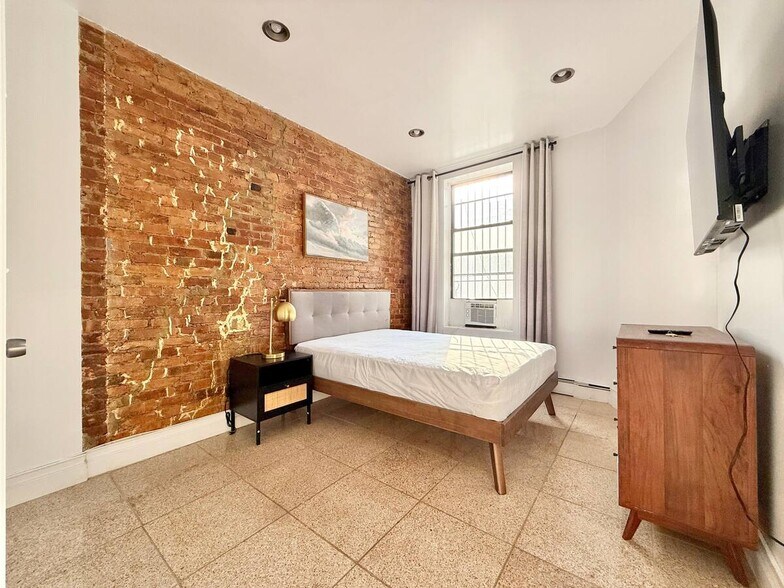 Building Photo - Nice room in a good neighborhood