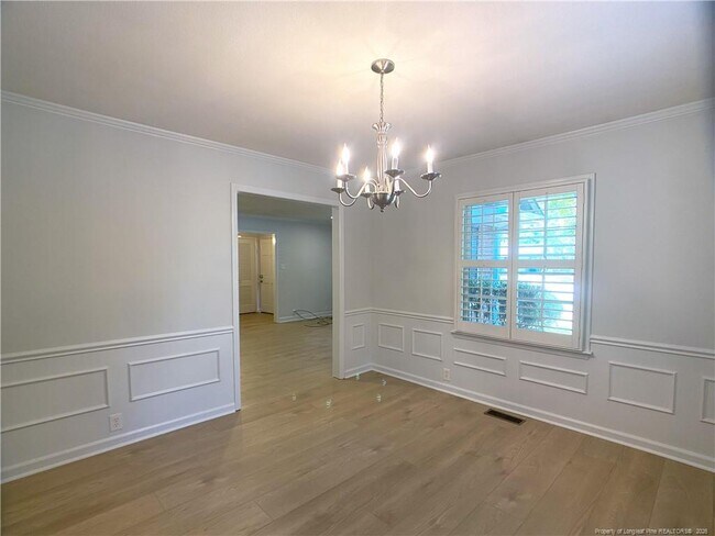 Building Photo - 2721 Mirror Lake Dr