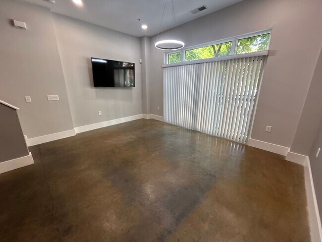 Building Photo - 1 Bed | 1.5 Bath Downtown Raleigh Condo - ...