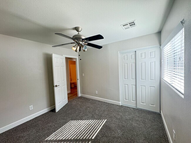 Building Photo - Charming Single-Story 3 bedroom