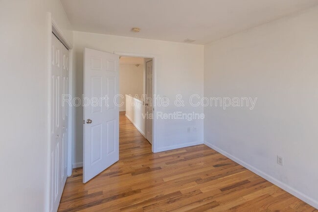 Building Photo - 10 Winthrop Dr