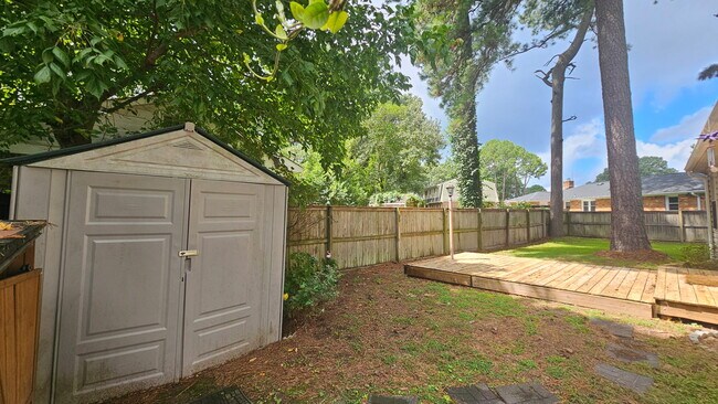Building Photo - 445 W Chickasaw Rd