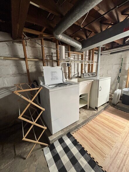Building Photo - 89 Ullman St