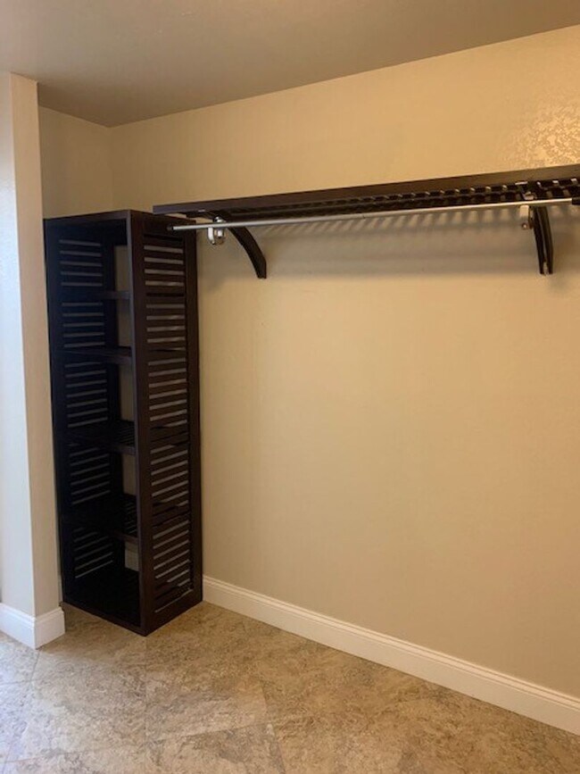 Building Photo - Great 3 Bedroom Townhouse!