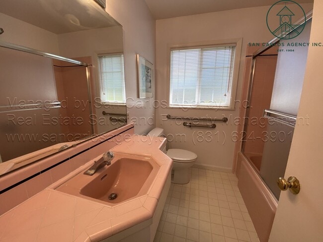 Building Photo - Spacious Three Bedroom Home in Carmel Hill...