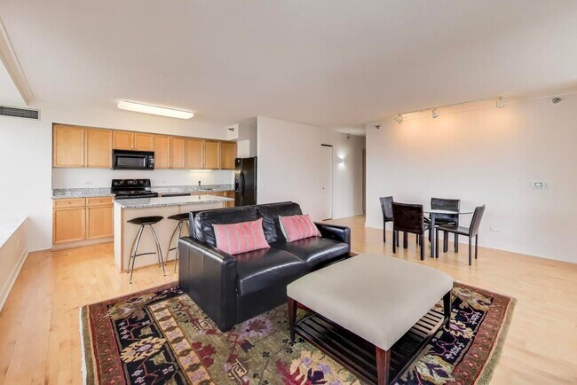 Building Photo - 512 N McClurg Ct