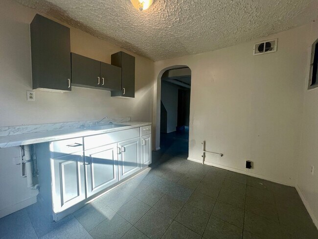 Building Photo - 58 Division St