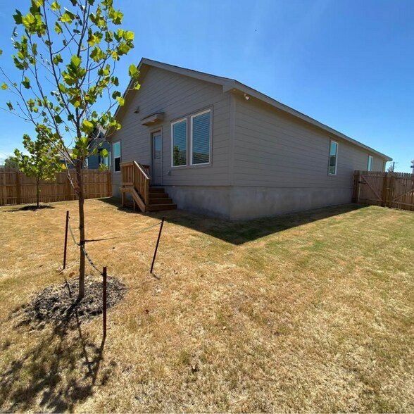 Building Photo - 9107 Selene Pl