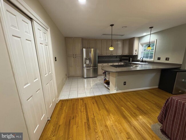 Building Photo - 9253 Bailey Ln