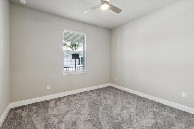 Building Photo - 6616 Cloverdale Ave