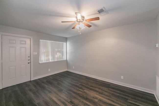 Building Photo - 3515 Selk Ave