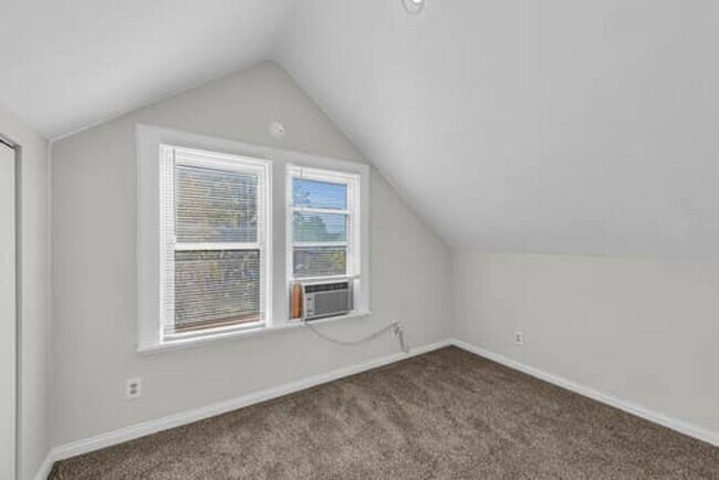 Building Photo - 3940 Delmar Ave