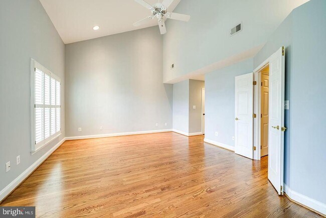 Building Photo - 819 Rivergate Pl