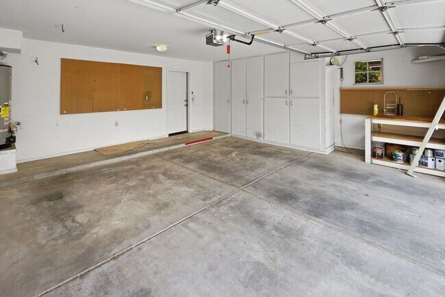 Building Photo - Elegant 4-Bed Home with Balcony & Backyard...