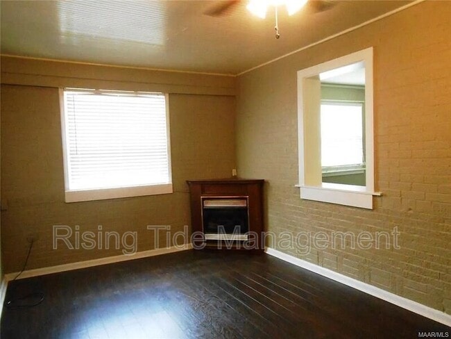 Building Photo - 3704 Honeysuckle Rd