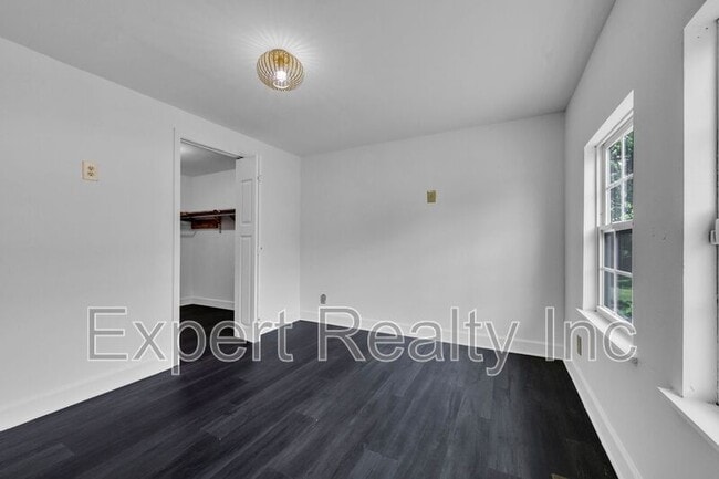 Building Photo - 711 12th St N