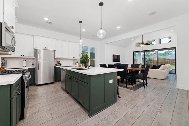 Building Photo - 28266 Emerald Bnd