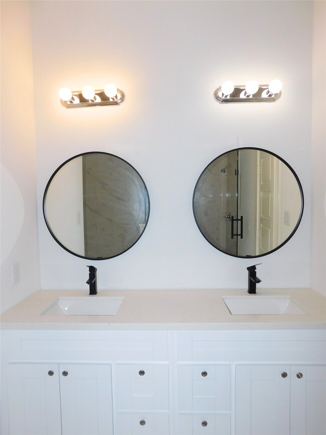 Building Photo - 7002 S Hall St