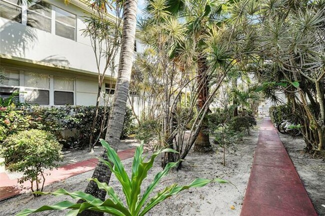 Building Photo - 1275 Marseille Dr