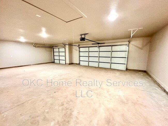 Building Photo - 2184 Hilltop Ln