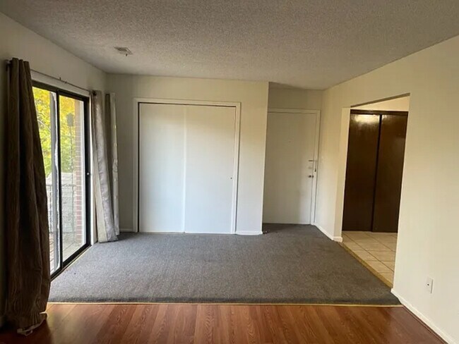 Building Photo - 255 S Durkin Dr