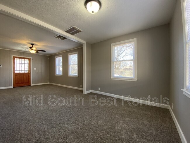 Building Photo - 3140 Sinclair St