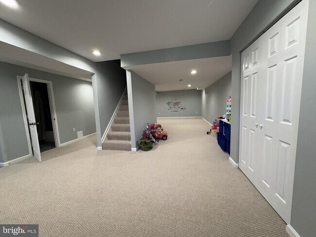 Building Photo - 9926 Tartan Ct