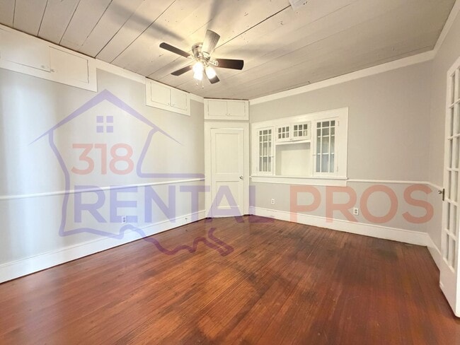 Building Photo - Recently Updated 3 Bedroom House