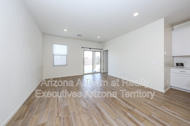 Building Photo - 7867 S Walnutview Dr