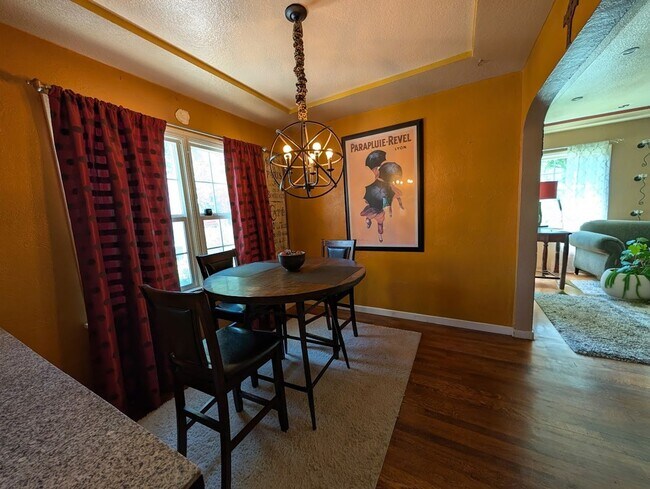 Building Photo - Stunning 4 Bedroom Normal Hill House - Pet-Friendly!