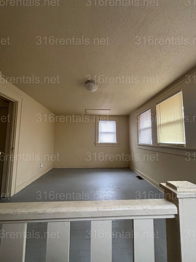 Building Photo - Two bed one bath available NOW!