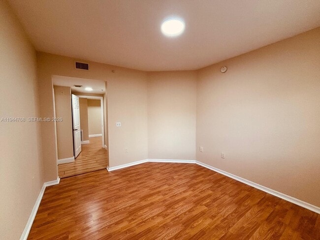 Building Photo - 2548 Centergate Dr