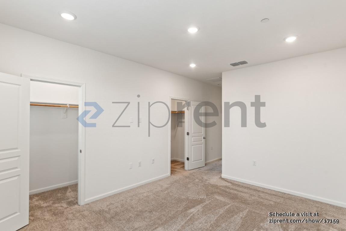 Building Photo - 25390 Parklane Dr