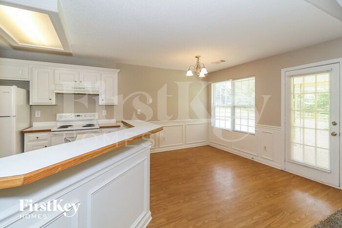 Building Photo - 464 Raymond Dr