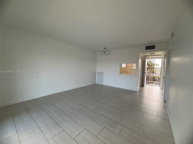 Building Photo - 2880 NE 203rd St