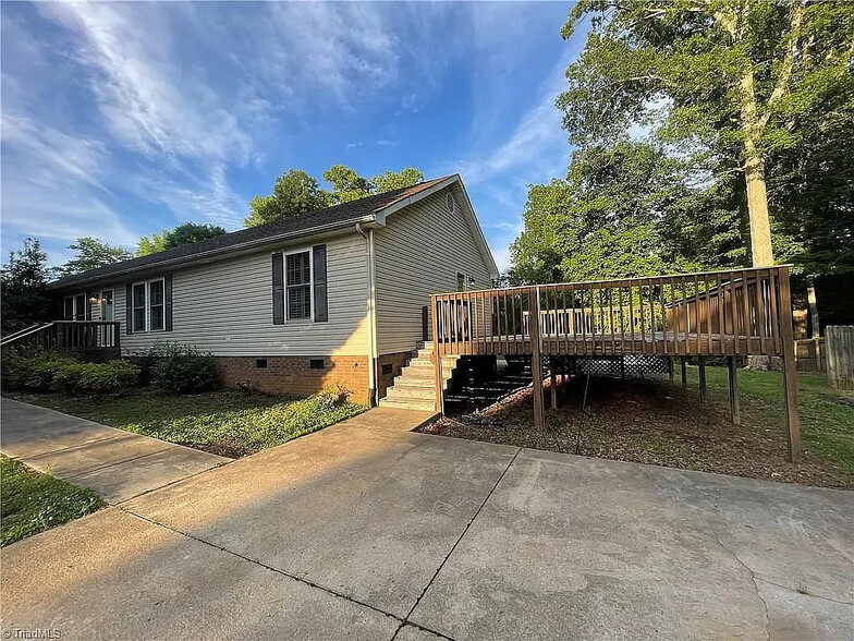 Primary Photo - 216 Gibson Rd
