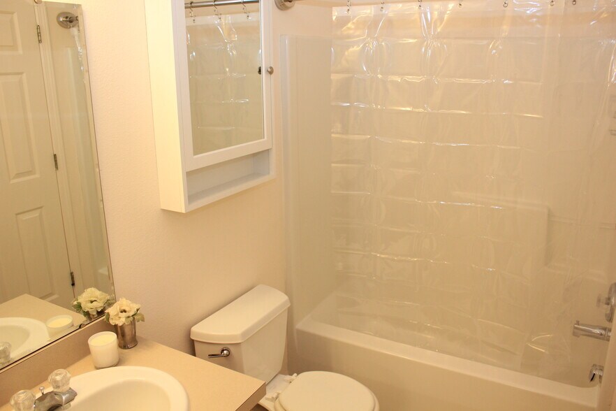 Guest Bathroom - 7626 W Opohonga Ln