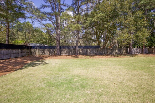 Building Photo - "Spacious and Inviting 2620 sq. ft. Home i...