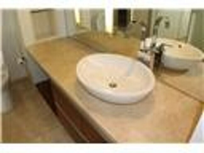 Building Photo - Beautiful 1-bed condo available at Veer