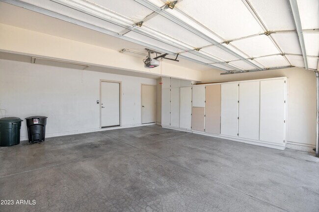 Building Photo - 6305 N 30th Ct